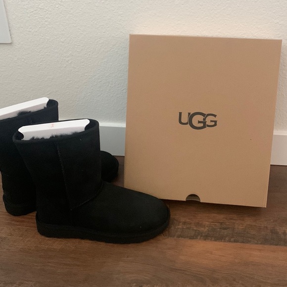 Brand new Ugg Classic Short II